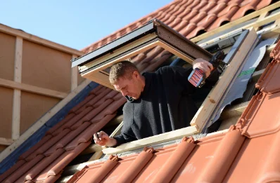 Pose de fenêtres de toit Velux à Montsûrs